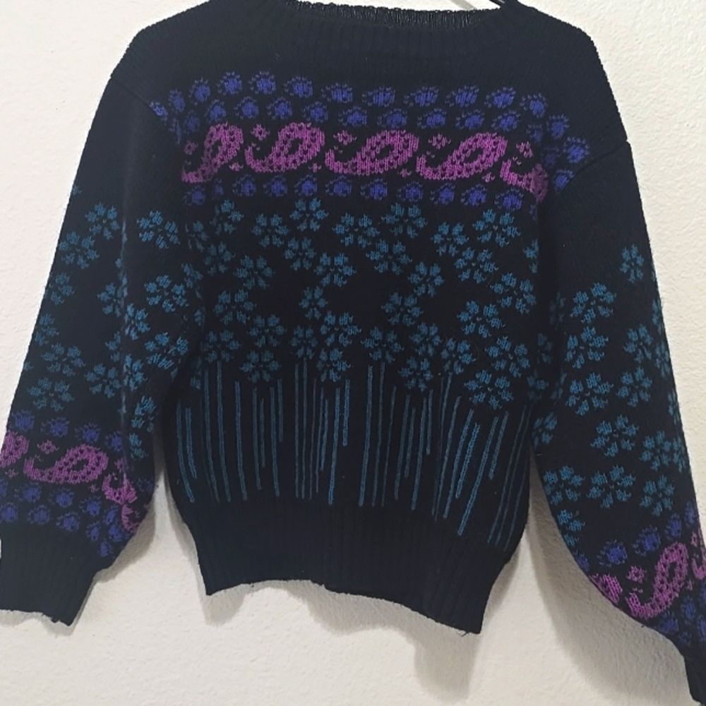 Women’s vintage 1980’s wool Halston III chunky sweater. Size Medium.